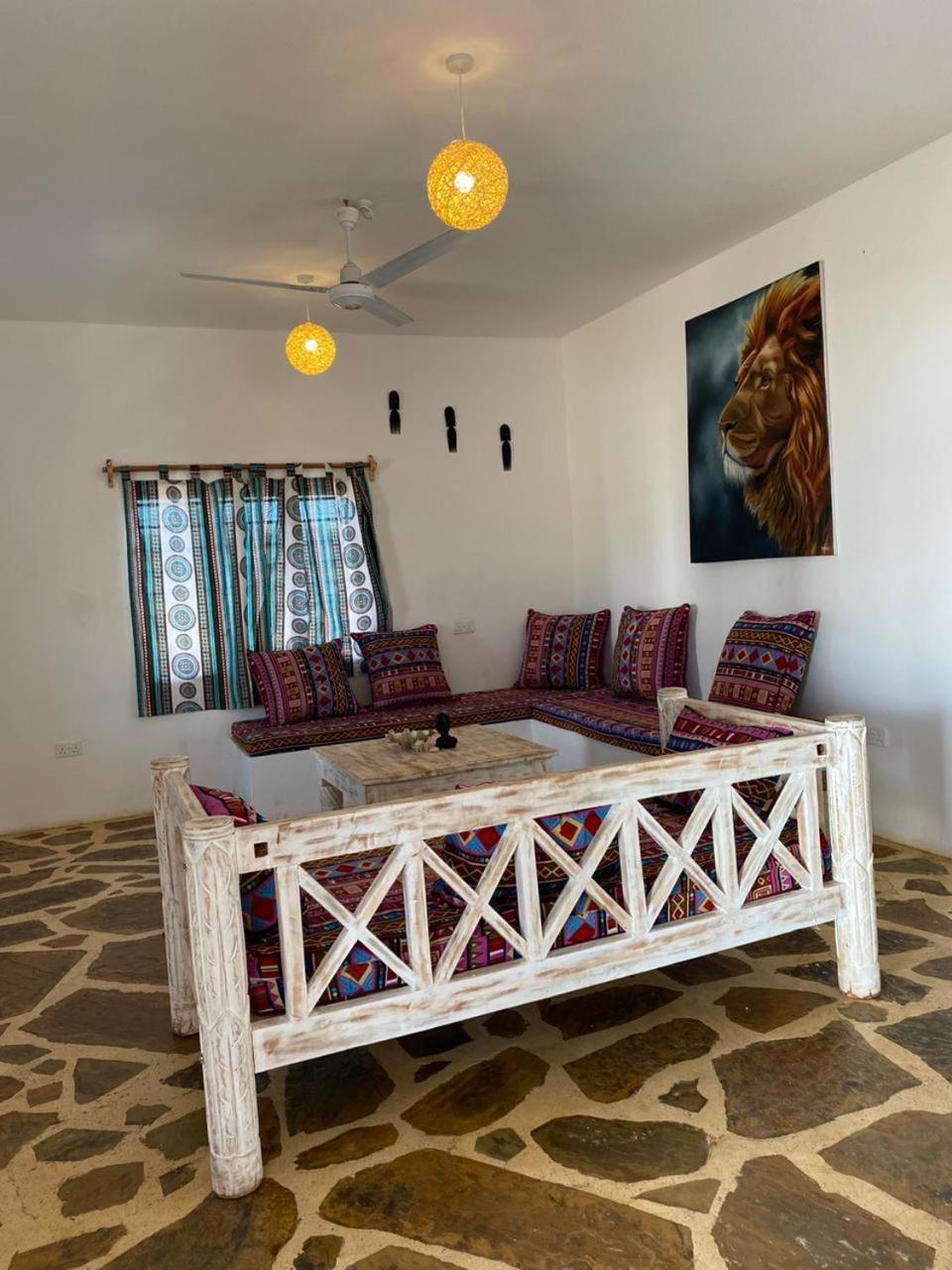 Red Land House Bed & Breakfast Watamu Ngoại thất bức ảnh