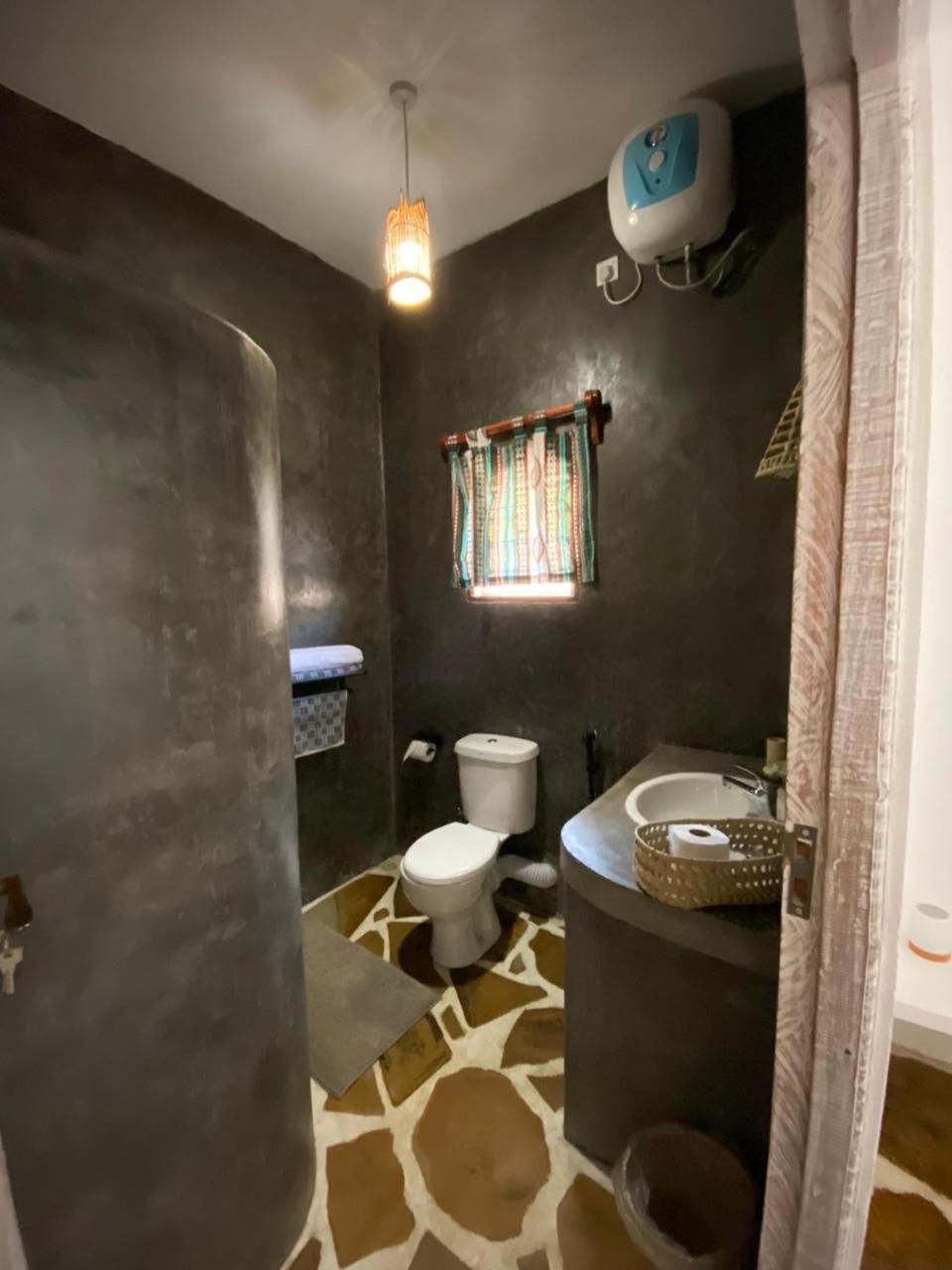 Red Land House Bed & Breakfast Watamu Ngoại thất bức ảnh