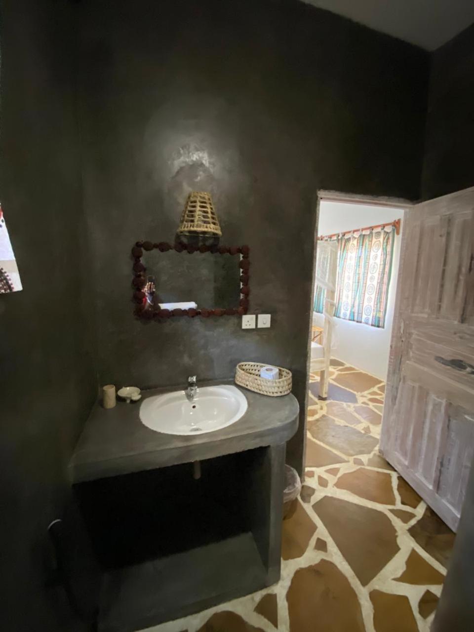 Red Land House Bed & Breakfast Watamu Ngoại thất bức ảnh