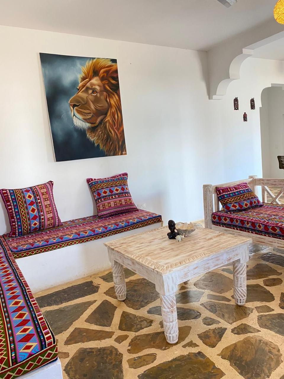 Red Land House Bed & Breakfast Watamu Ngoại thất bức ảnh