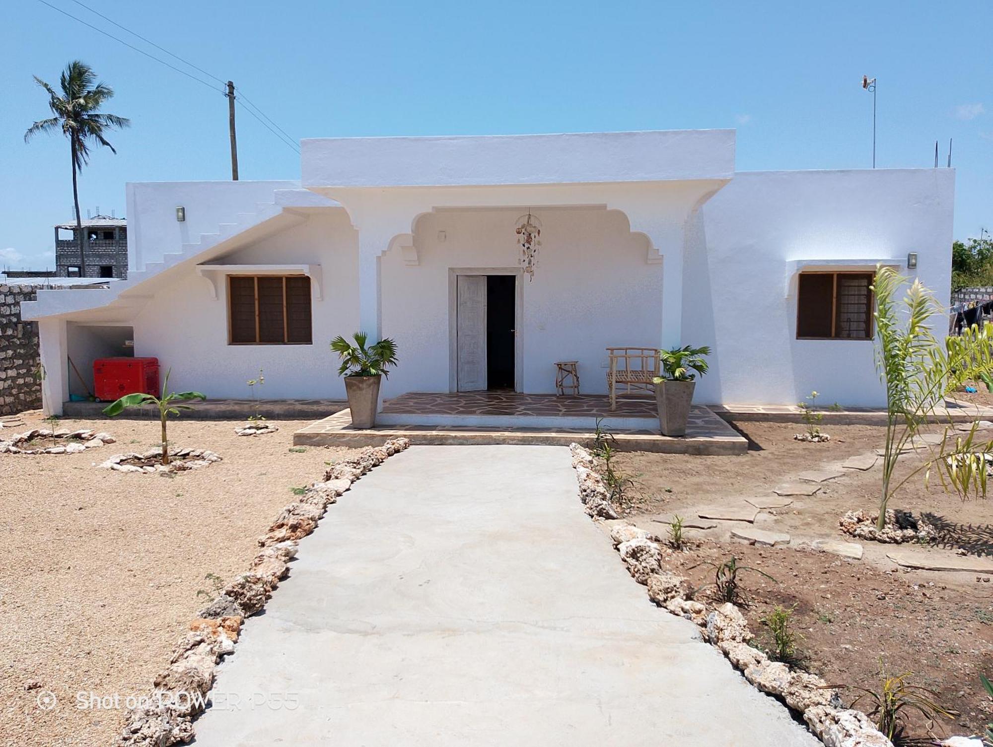 Red Land House Bed & Breakfast Watamu Ngoại thất bức ảnh