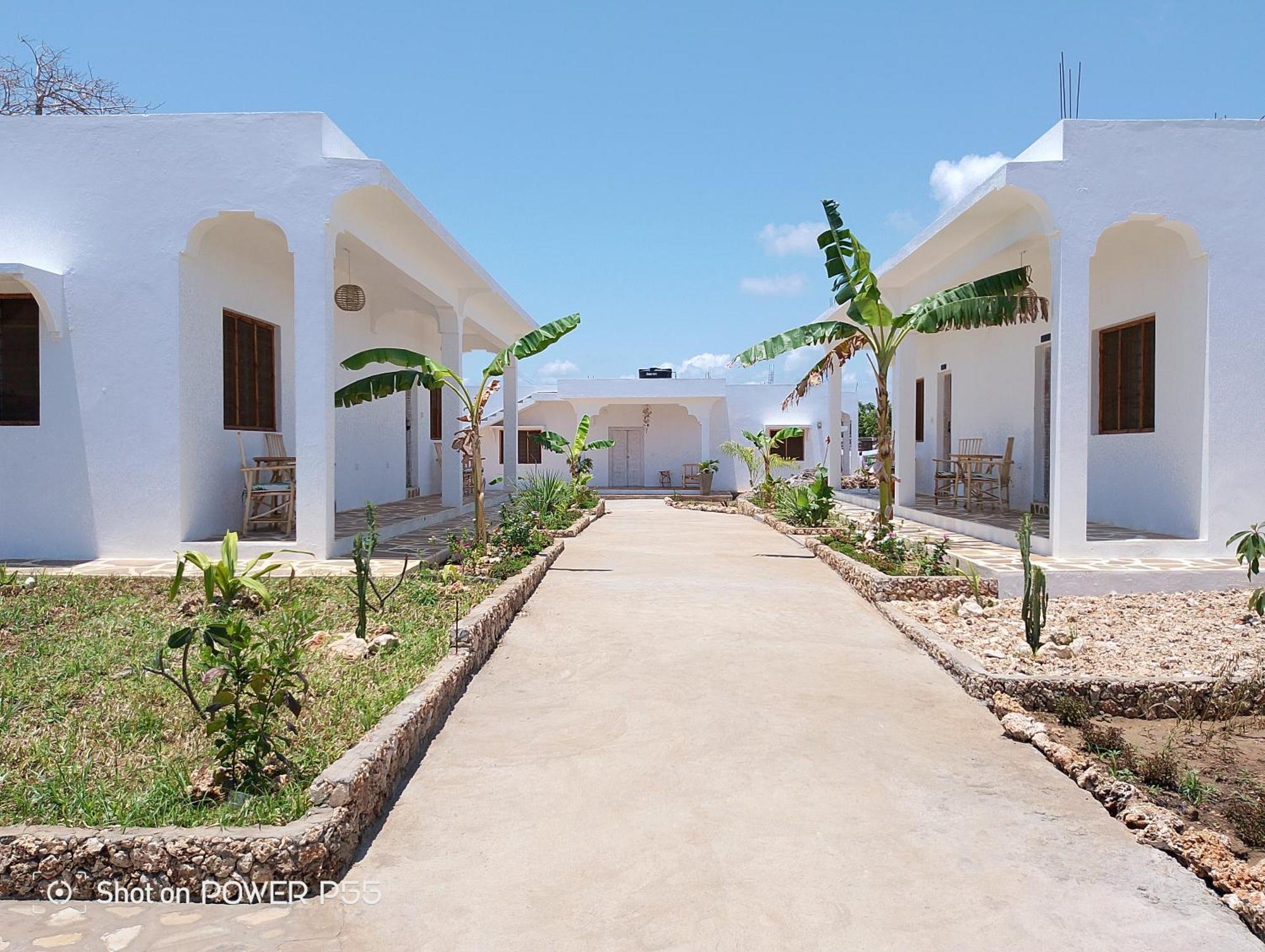 Red Land House Bed & Breakfast Watamu Ngoại thất bức ảnh
