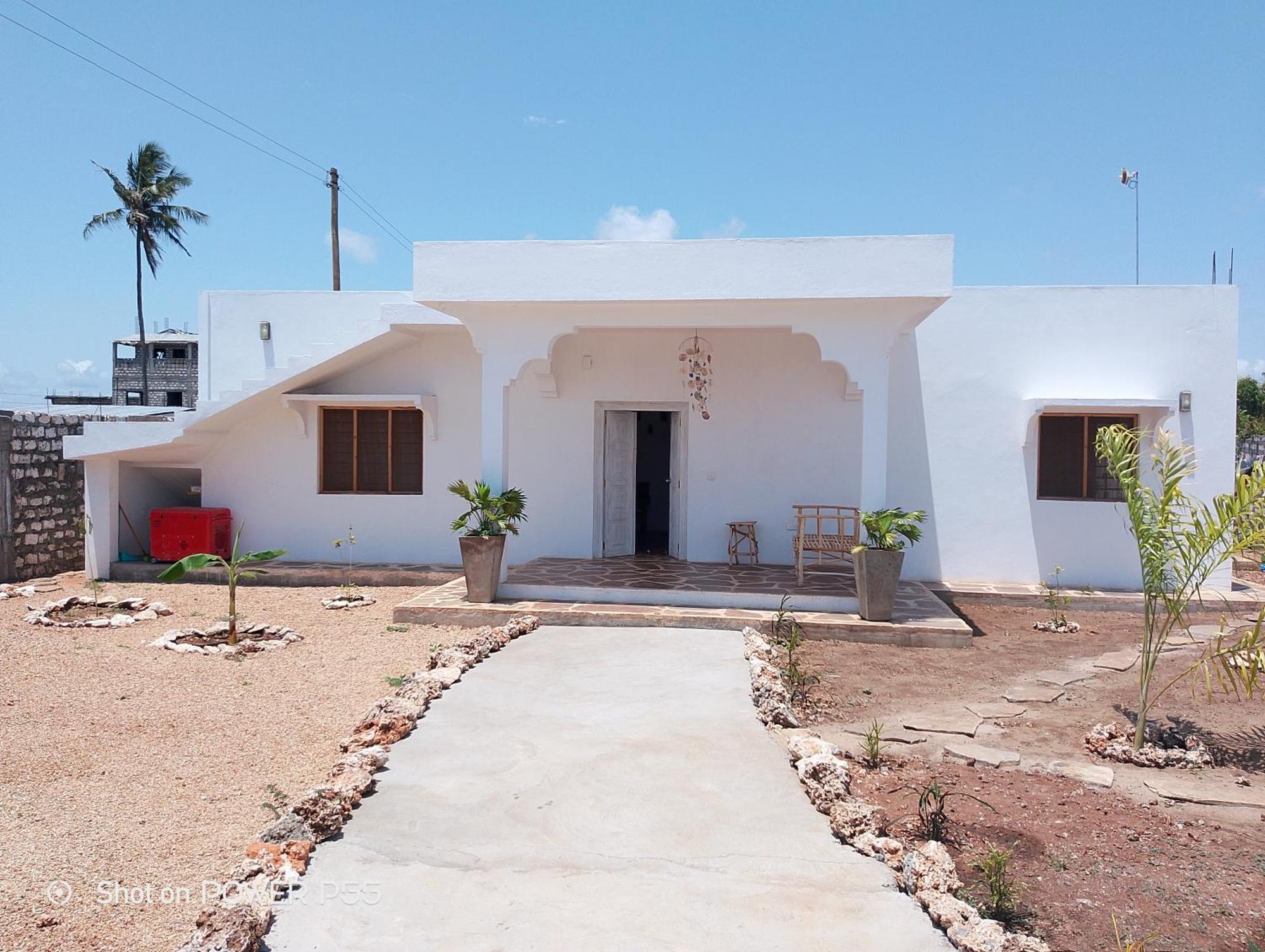 Red Land House Bed & Breakfast Watamu Ngoại thất bức ảnh